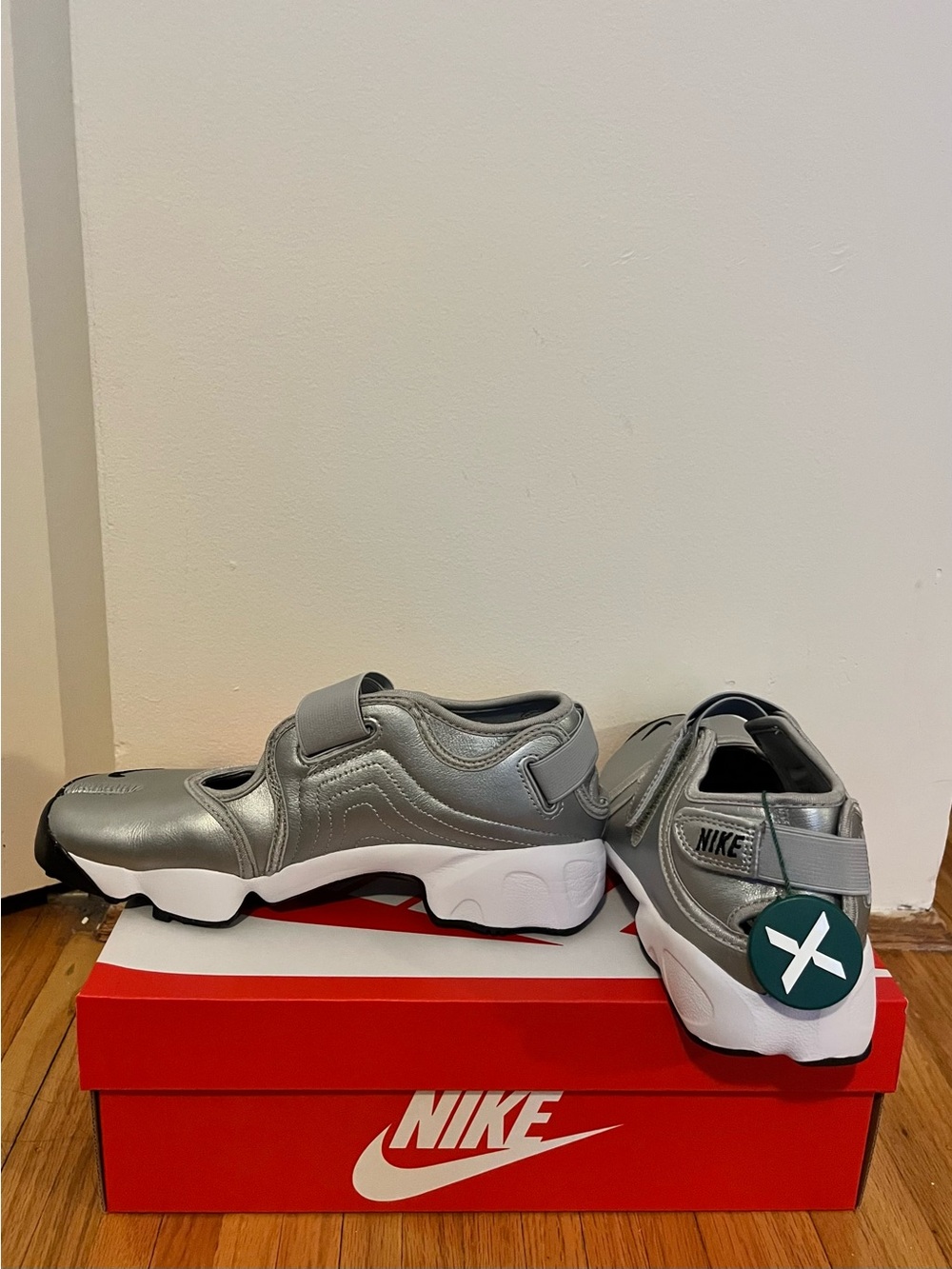 Nike Silver Leather Air Rift - Picture 3 of 4